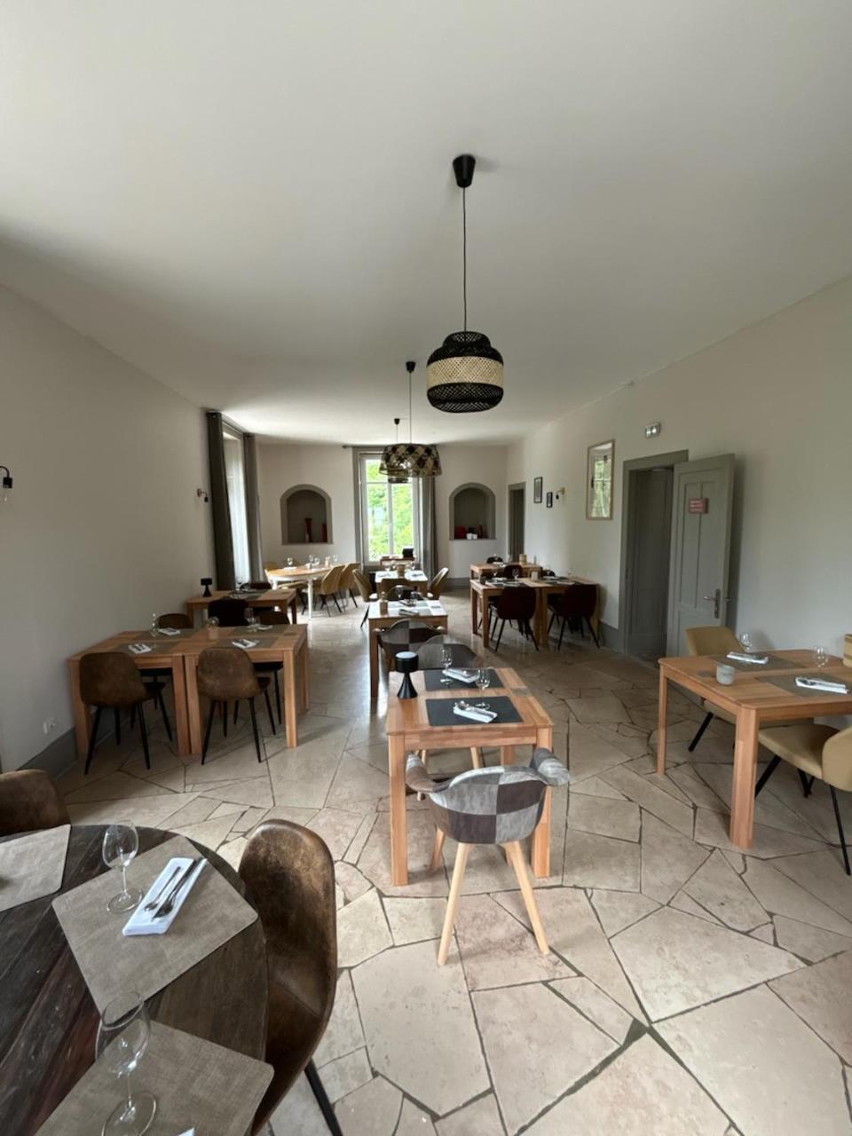Logis Hotel & Restaurant Le Parcey Exteriör bild